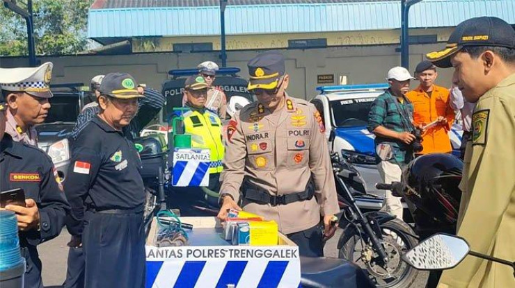 Operasi Ketupat 2025 Polres Trenggalek Sediakan Patroli Bensin dan Tambal Ban Gratis di JLS