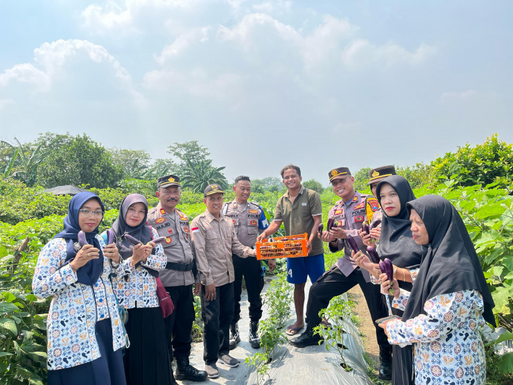 Kapolsek Taman Terima Peninjauan Polresta Sidoarjo di Desa Penggerak Ketahanan Pangan