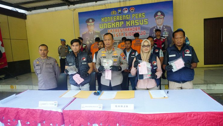 Polresta Sidoarjo Ungkap Ganja 2,8 Kg, Empat Tersangka Diringkus